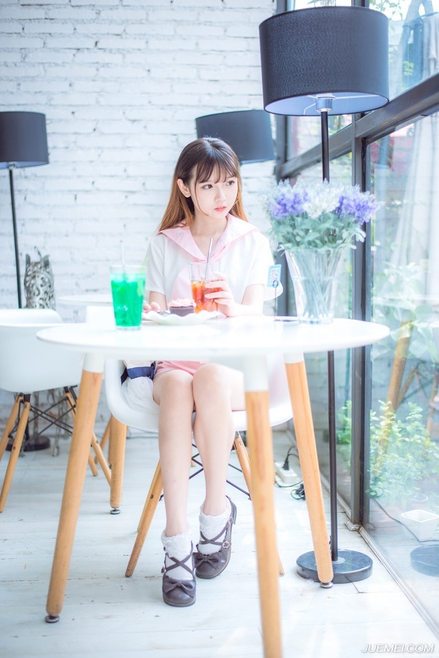 “其实本可以用船只运粮的，若以船队运粮，逆江而上，我军的后勤供应至少在打到江州之前，可保无忧。”马良叹了口气，苦笑道。